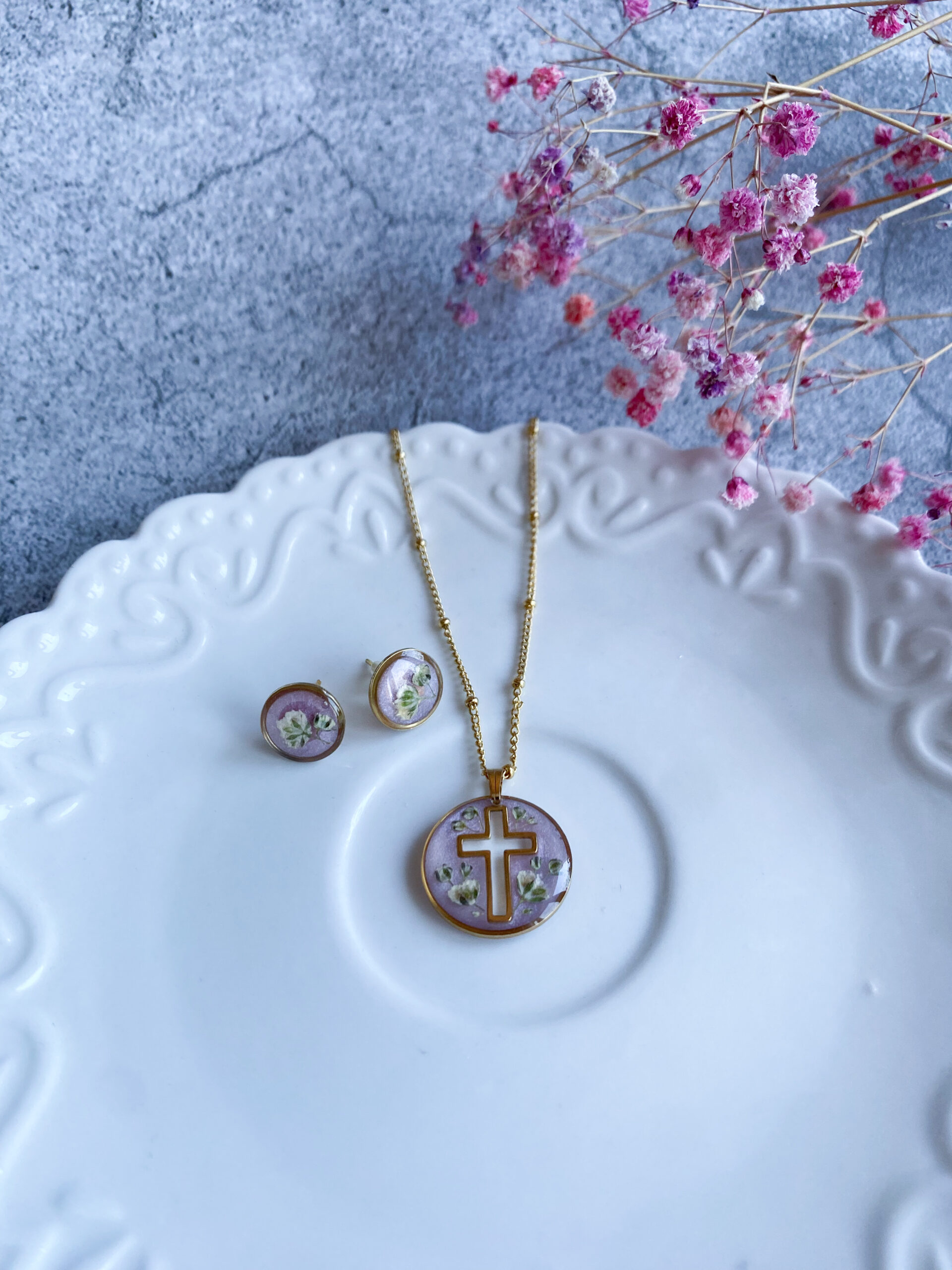 Zestaw z białą gipsówką i krzyżykiem - obrazek 7