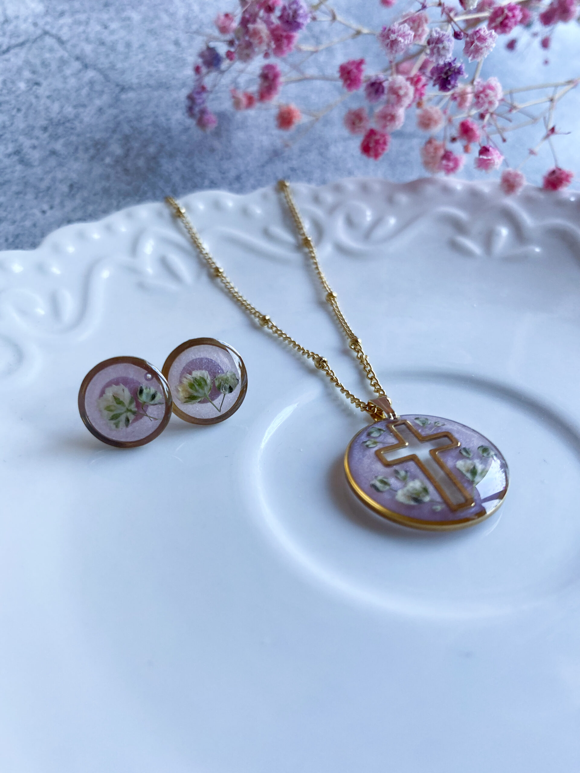 Zestaw z białą gipsówką i krzyżykiem - obrazek 6