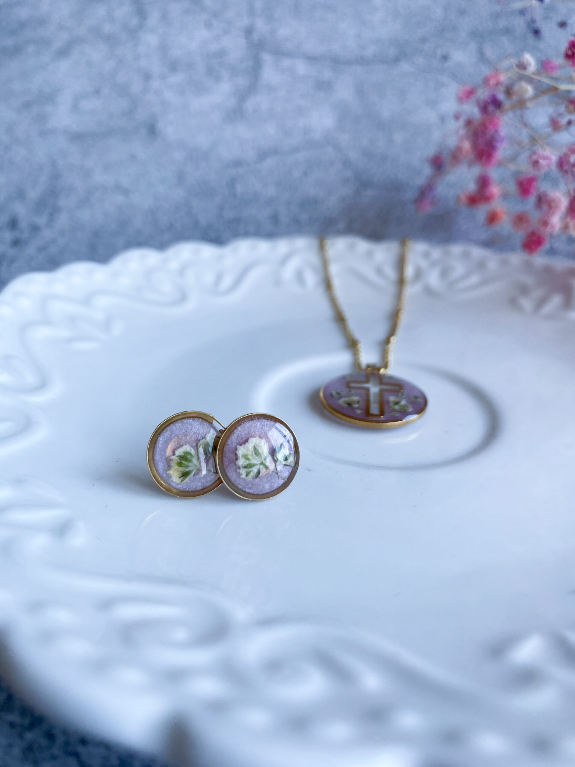 Zestaw z białą gipsówką i krzyżykiem - obrazek 5