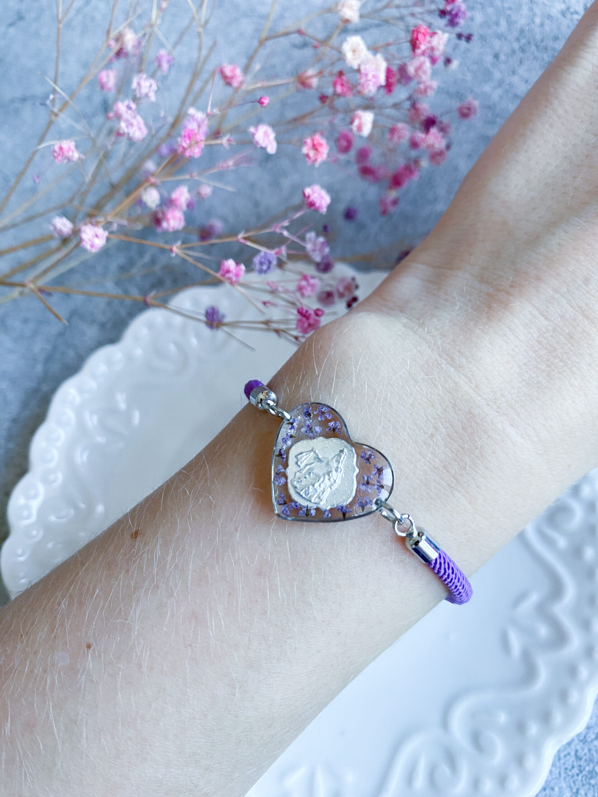 Bransoletka z fioletową marchwią i medalikiem