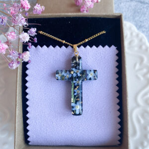 Zawieszka krzyżyk z niezapominajkami