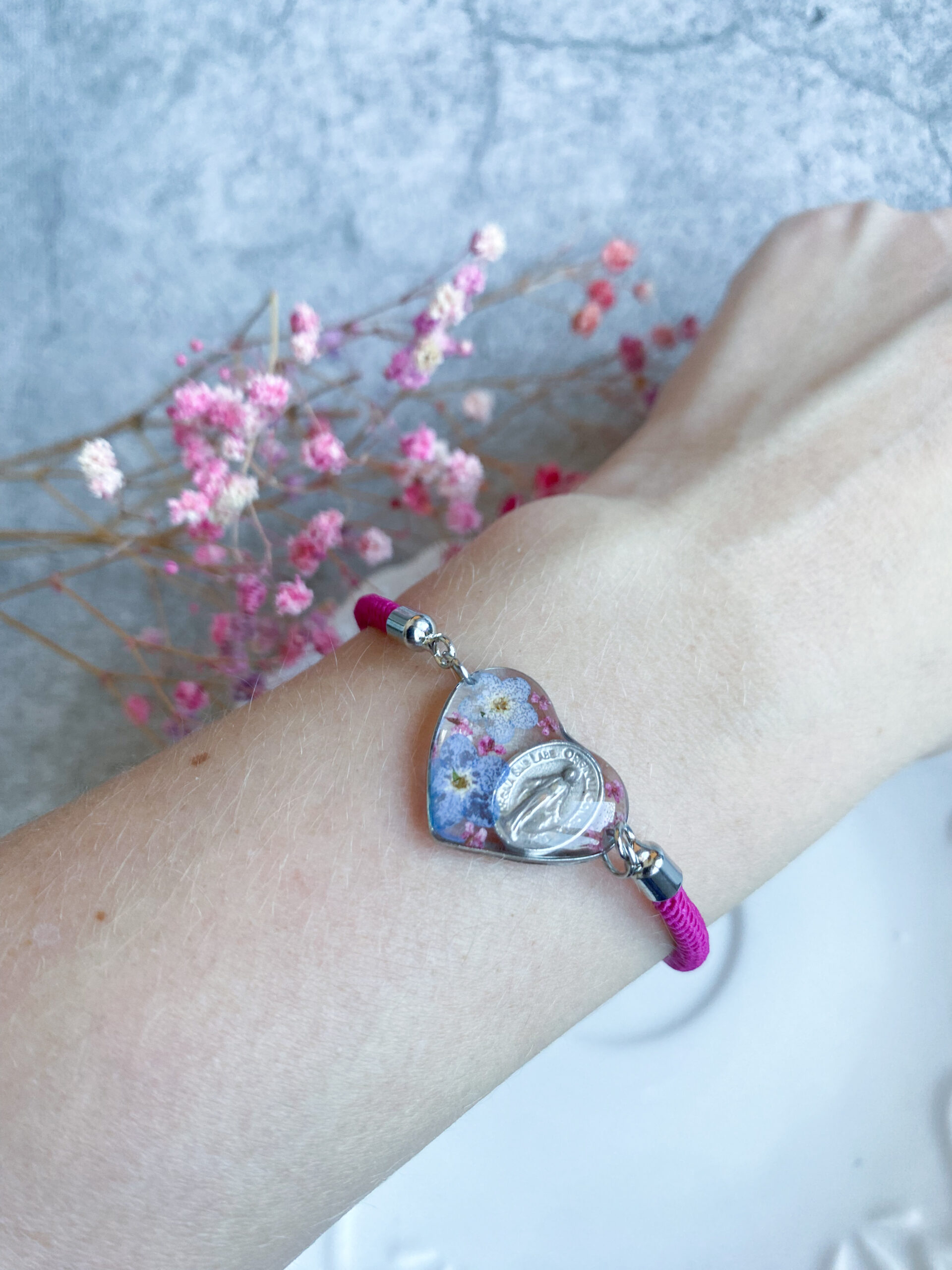 Bransoletka z z niezapominajkami i medalikiem