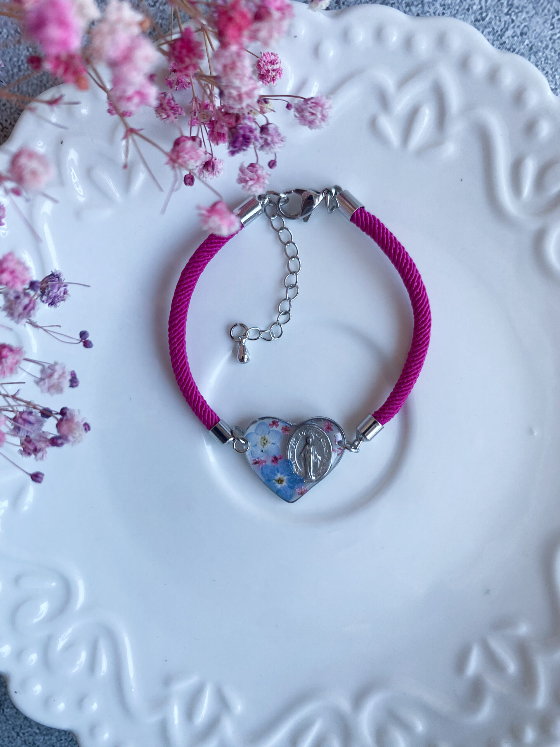 Bransoletka z z niezapominajkami i medalikiem - obrazek 2