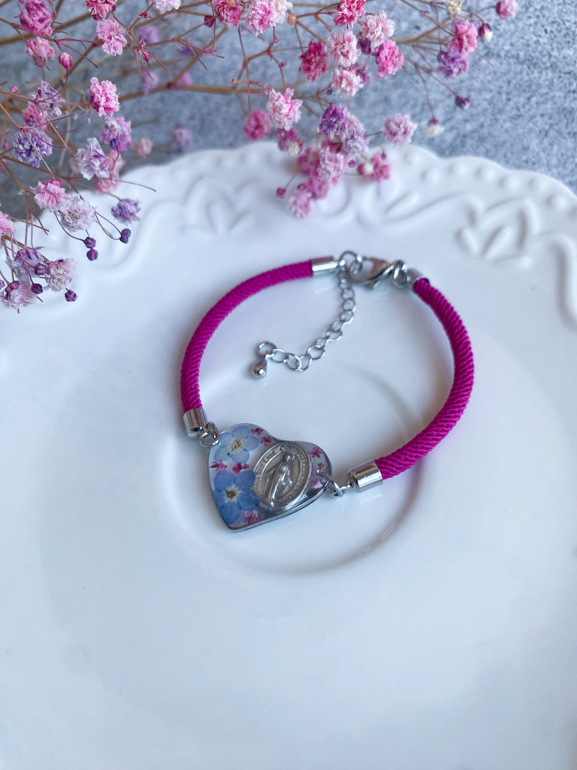 Bransoletka z z niezapominajkami i medalikiem - obrazek 3