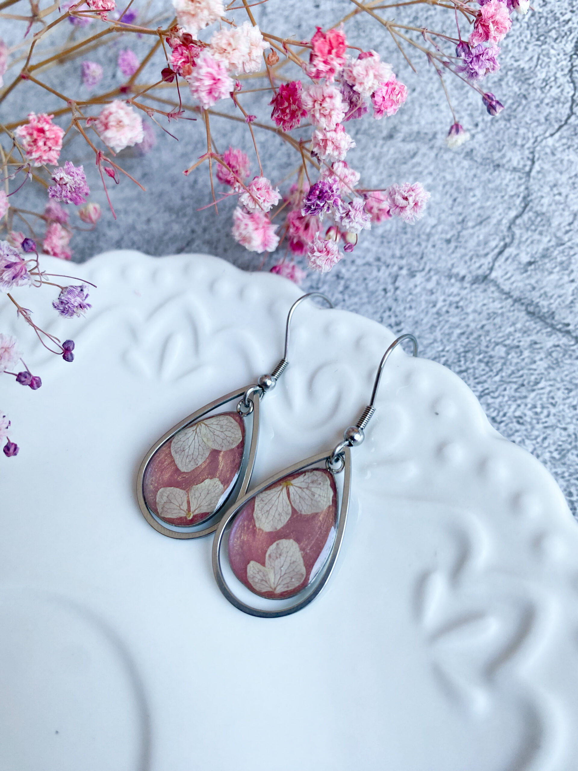 Kolczyki z białą hortensją - obrazek 5