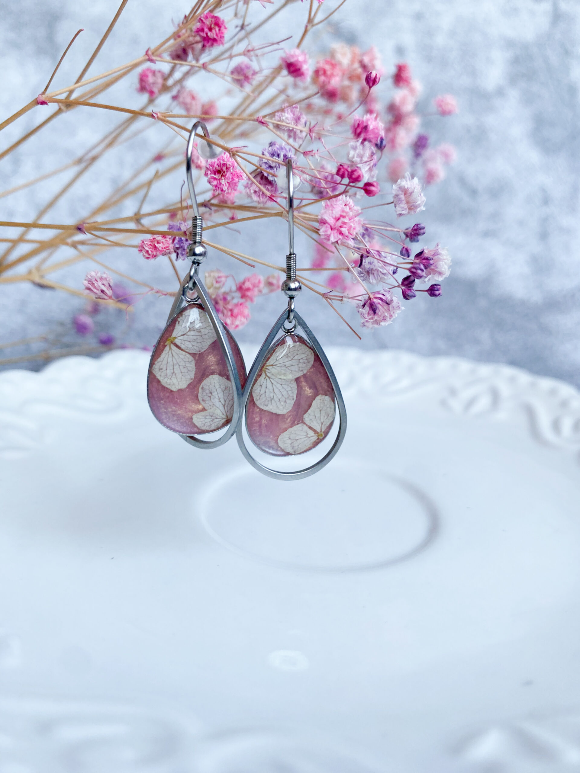 Kolczyki z białą hortensją