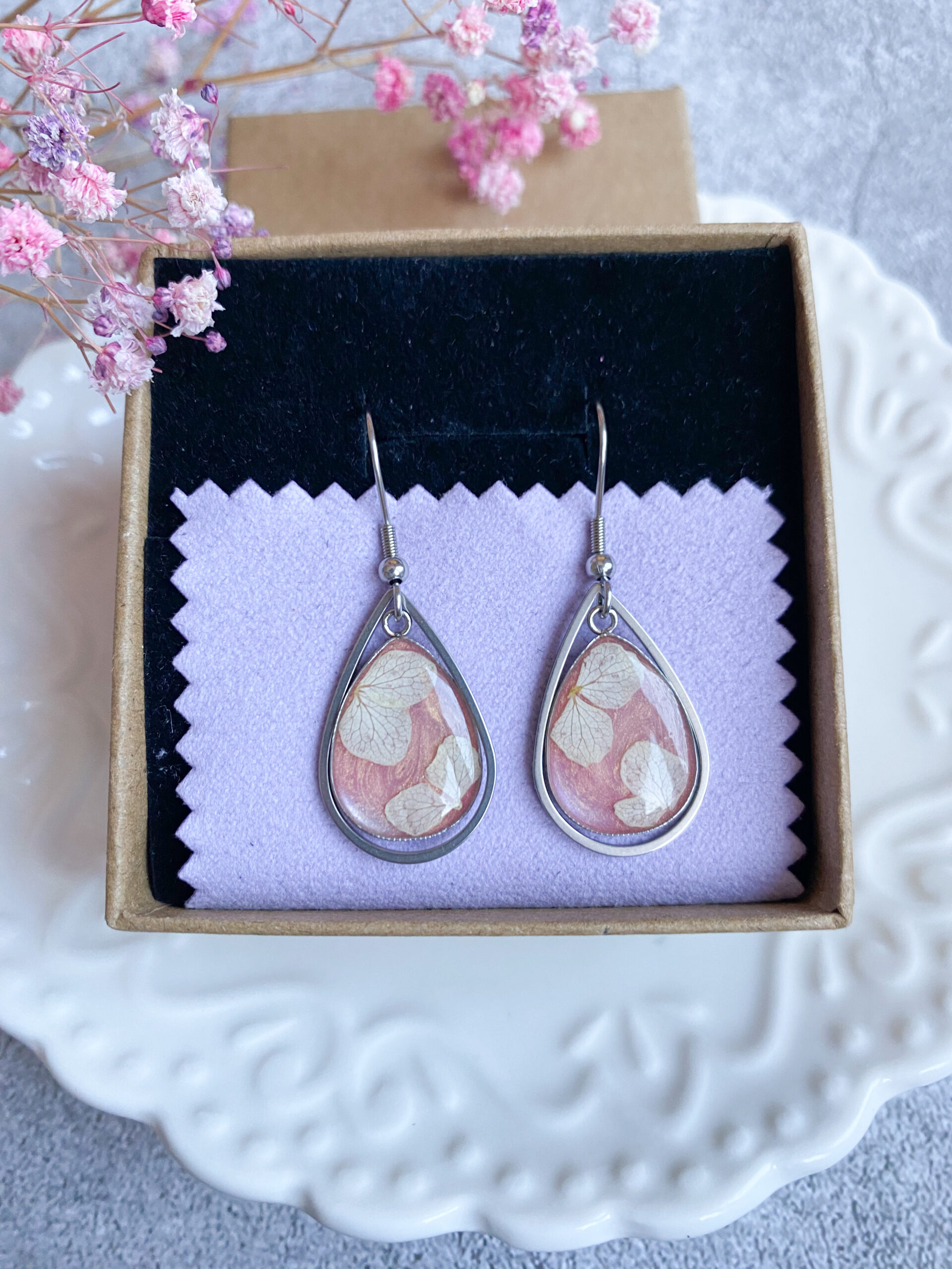 Kolczyki z białą hortensją - obrazek 4