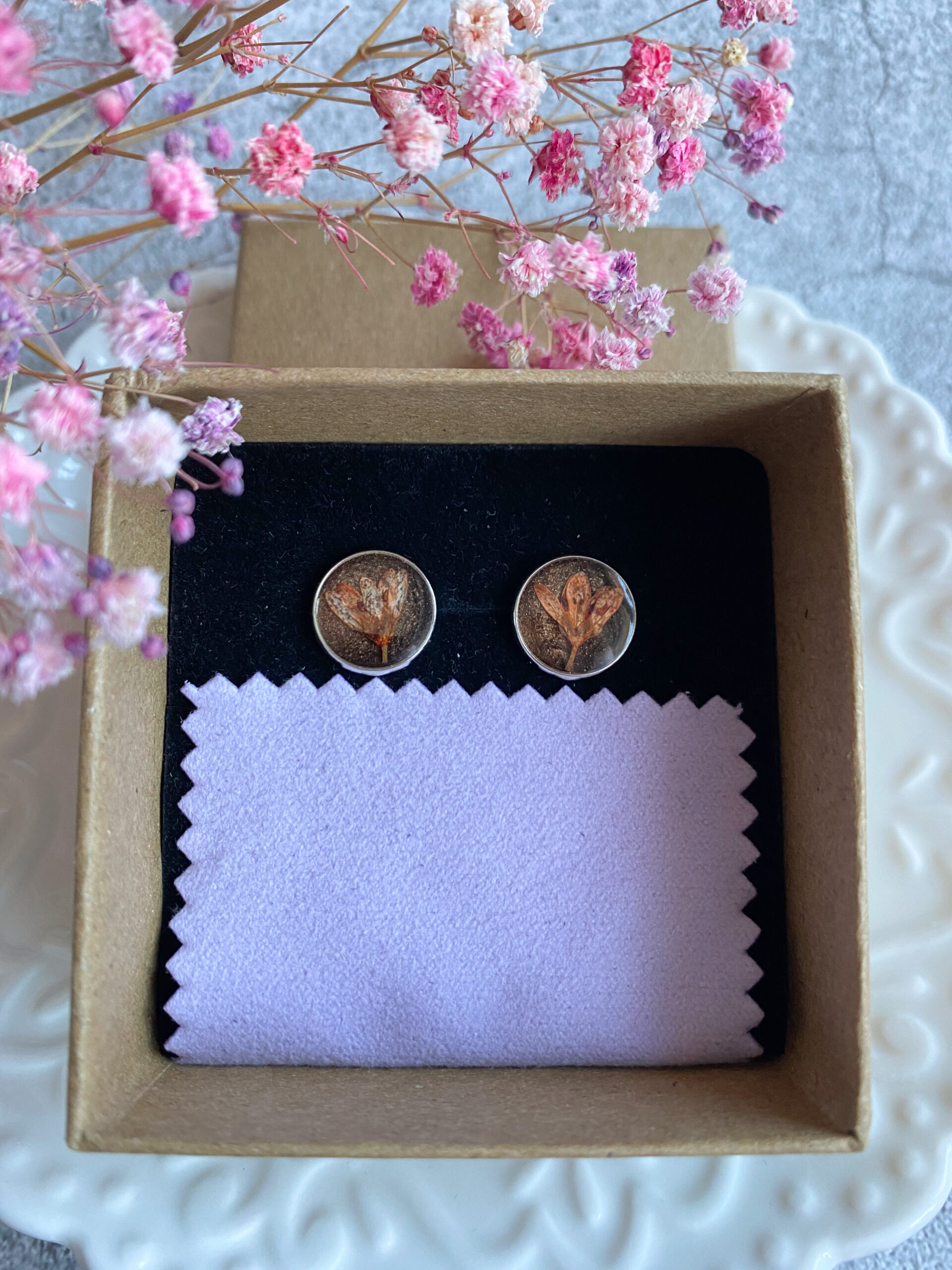 Kolczyki wkrętki z rudym kwiatem - obrazek 3