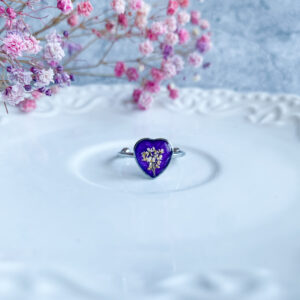 Pierścionek z kwiatem marchwii