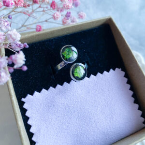 Pierścionek z zieloną gipsówką