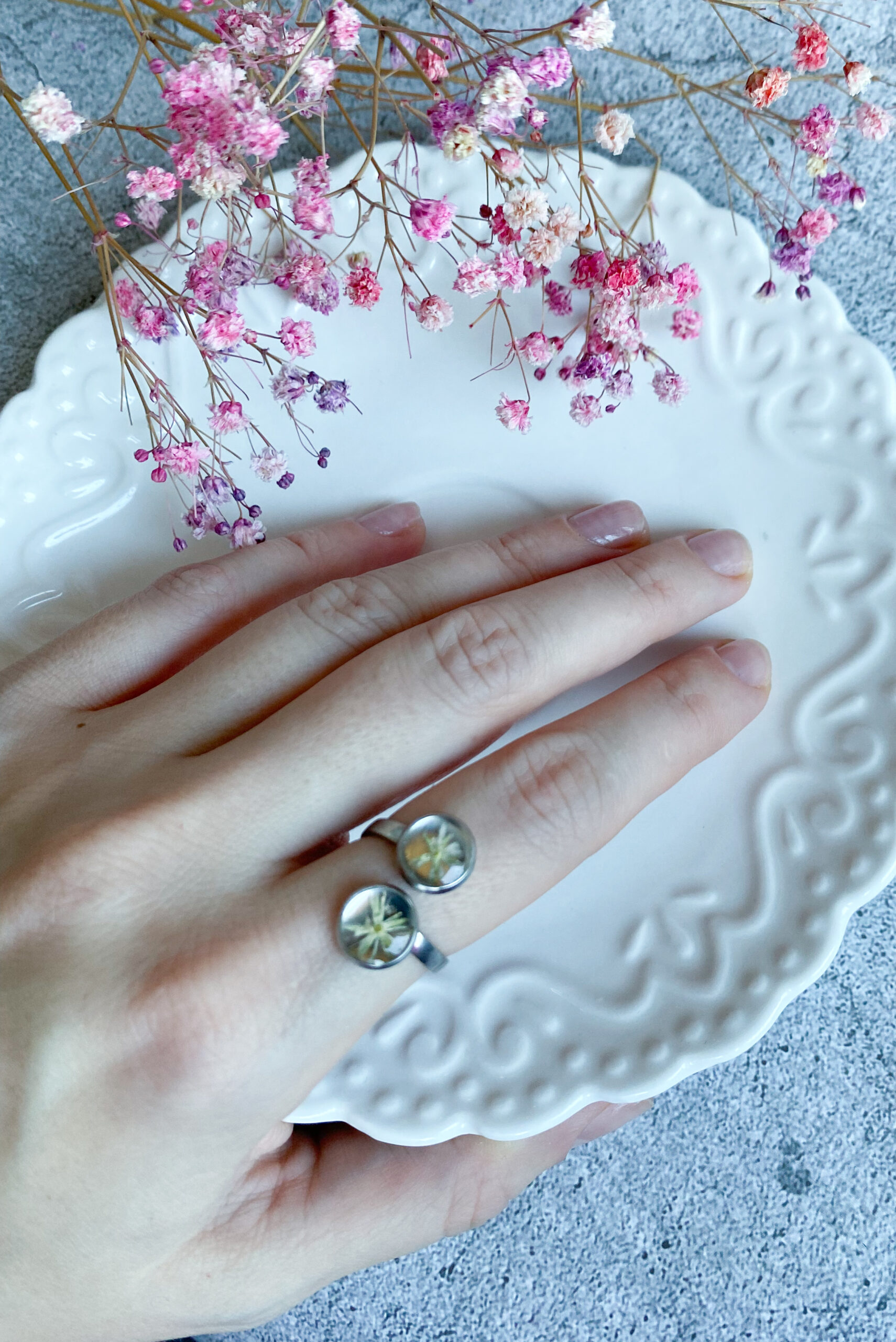 Pierścionek z białym kwiatem - obrazek 7