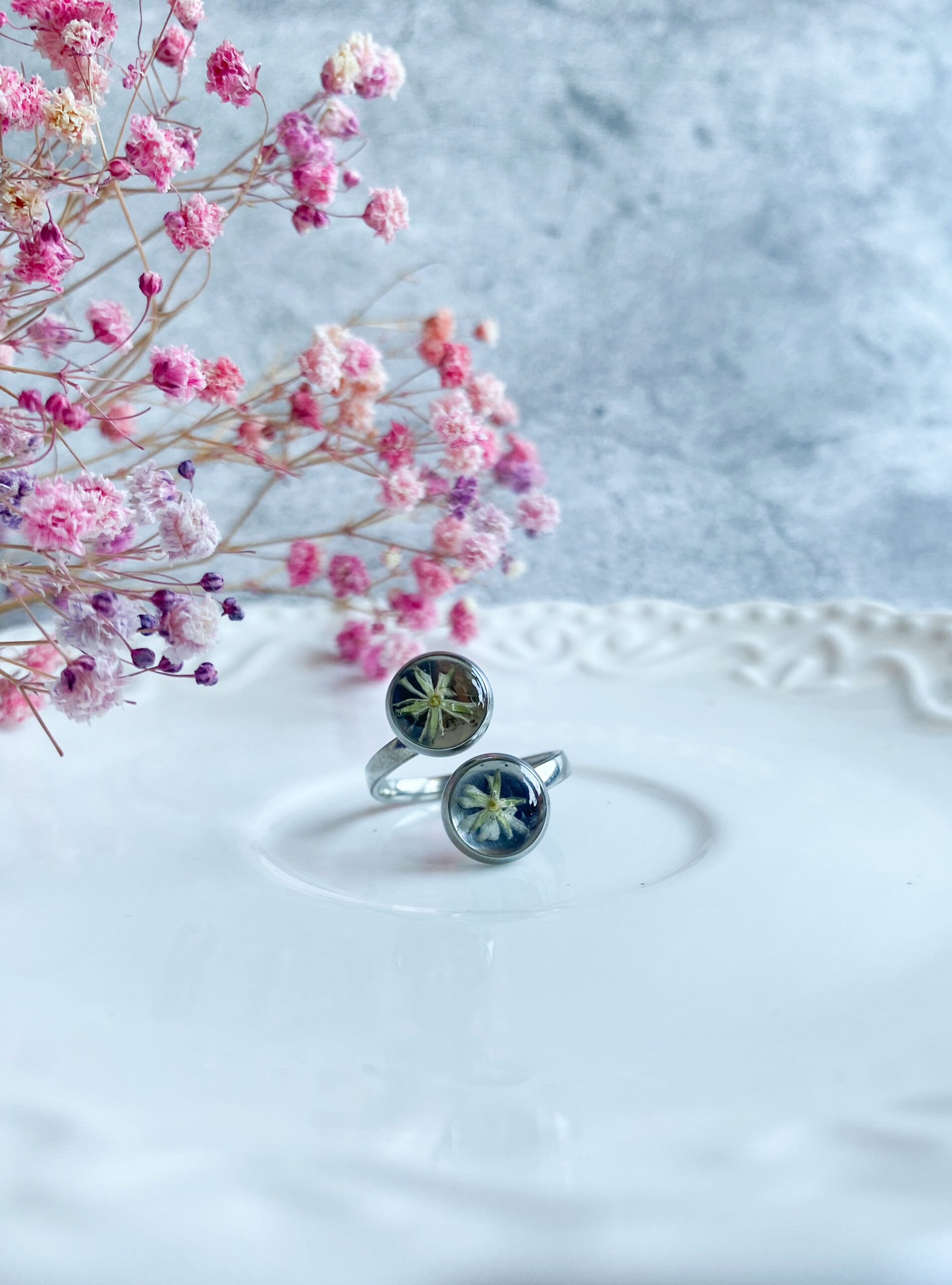 Pierścionek z białym kwiatem - obrazek 6