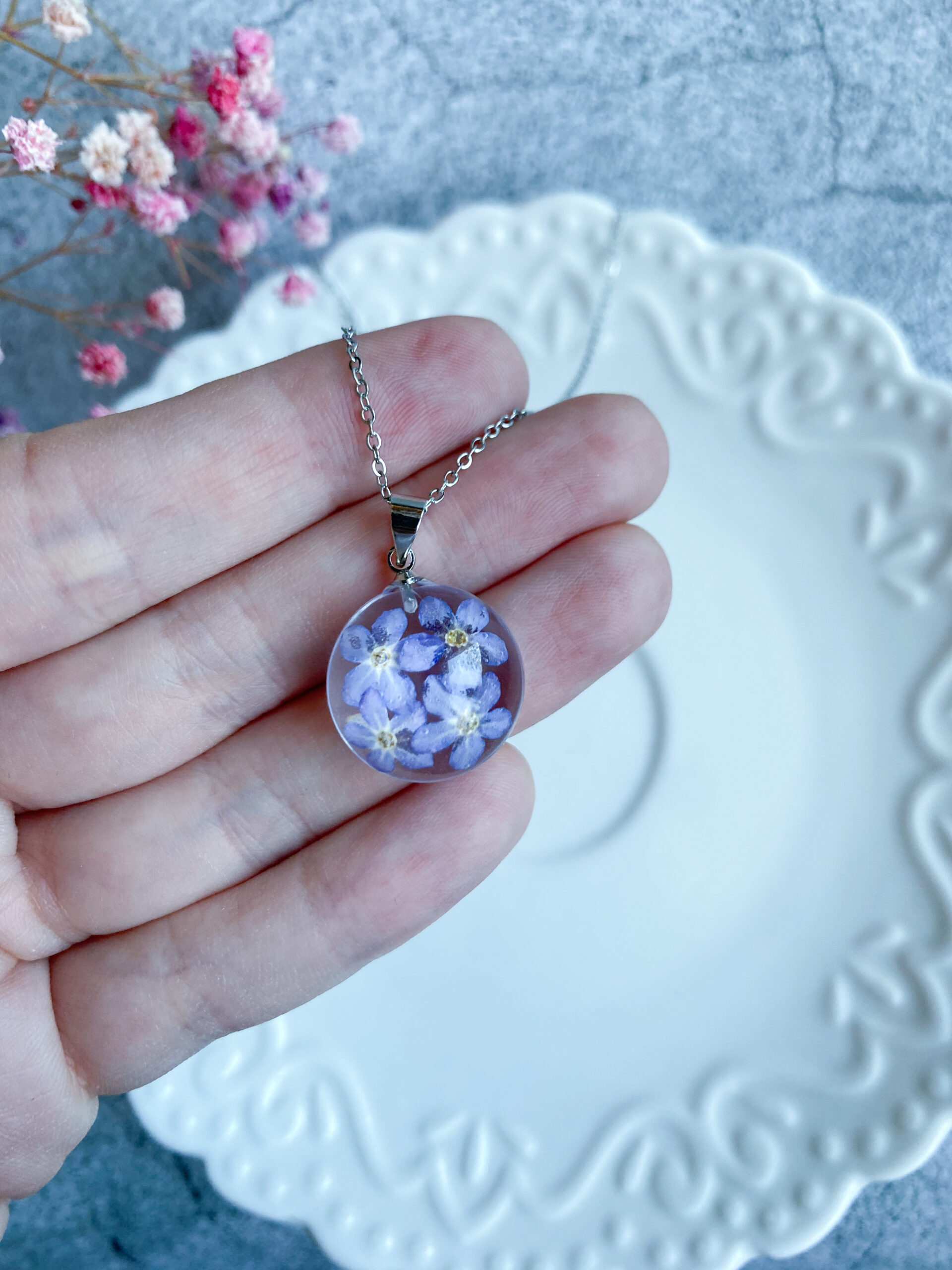 Zawieszka z niezapominajkami