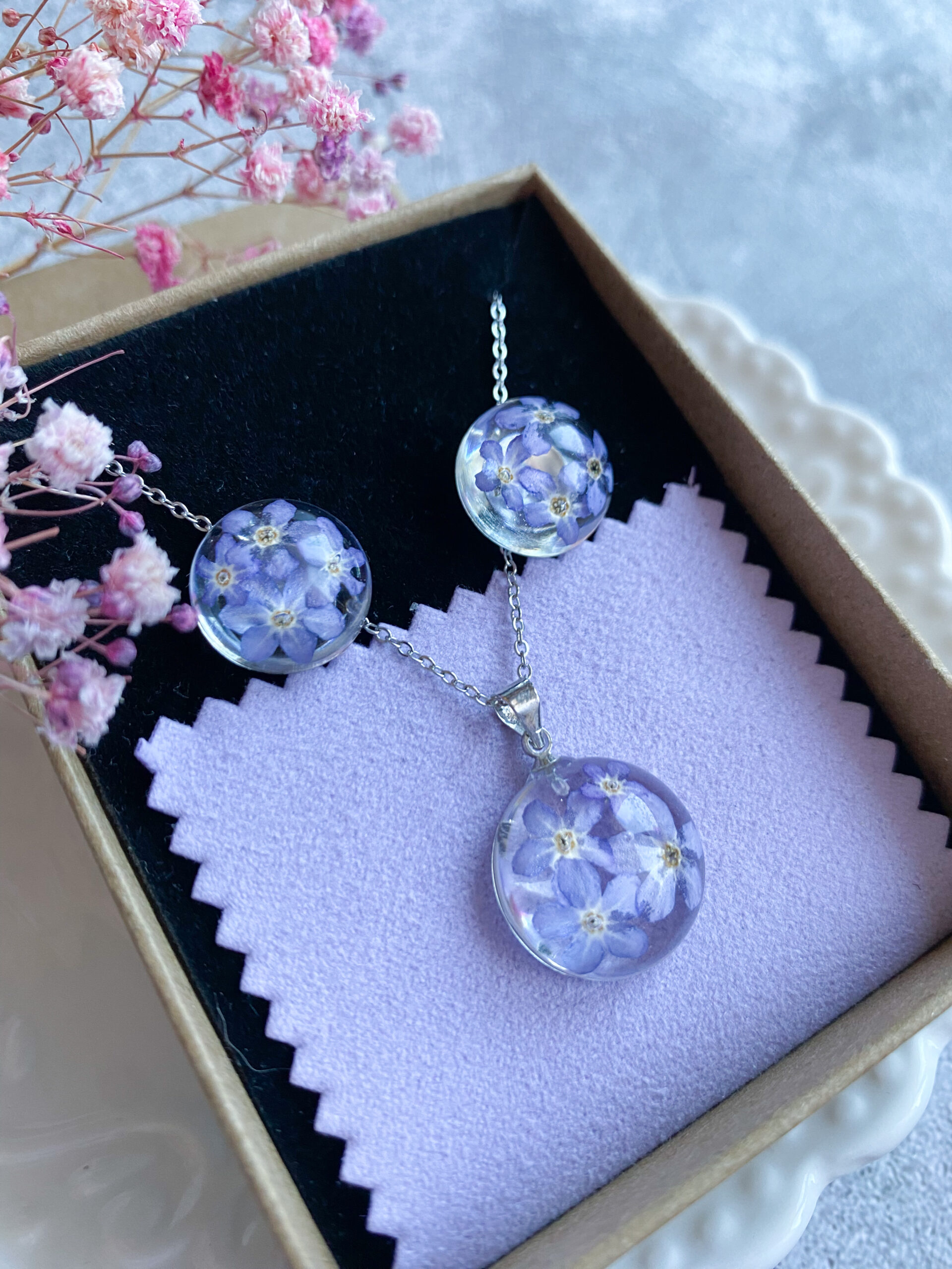 Zestaw z niezapominajkami zawieszka i kolczyki - obrazek 4