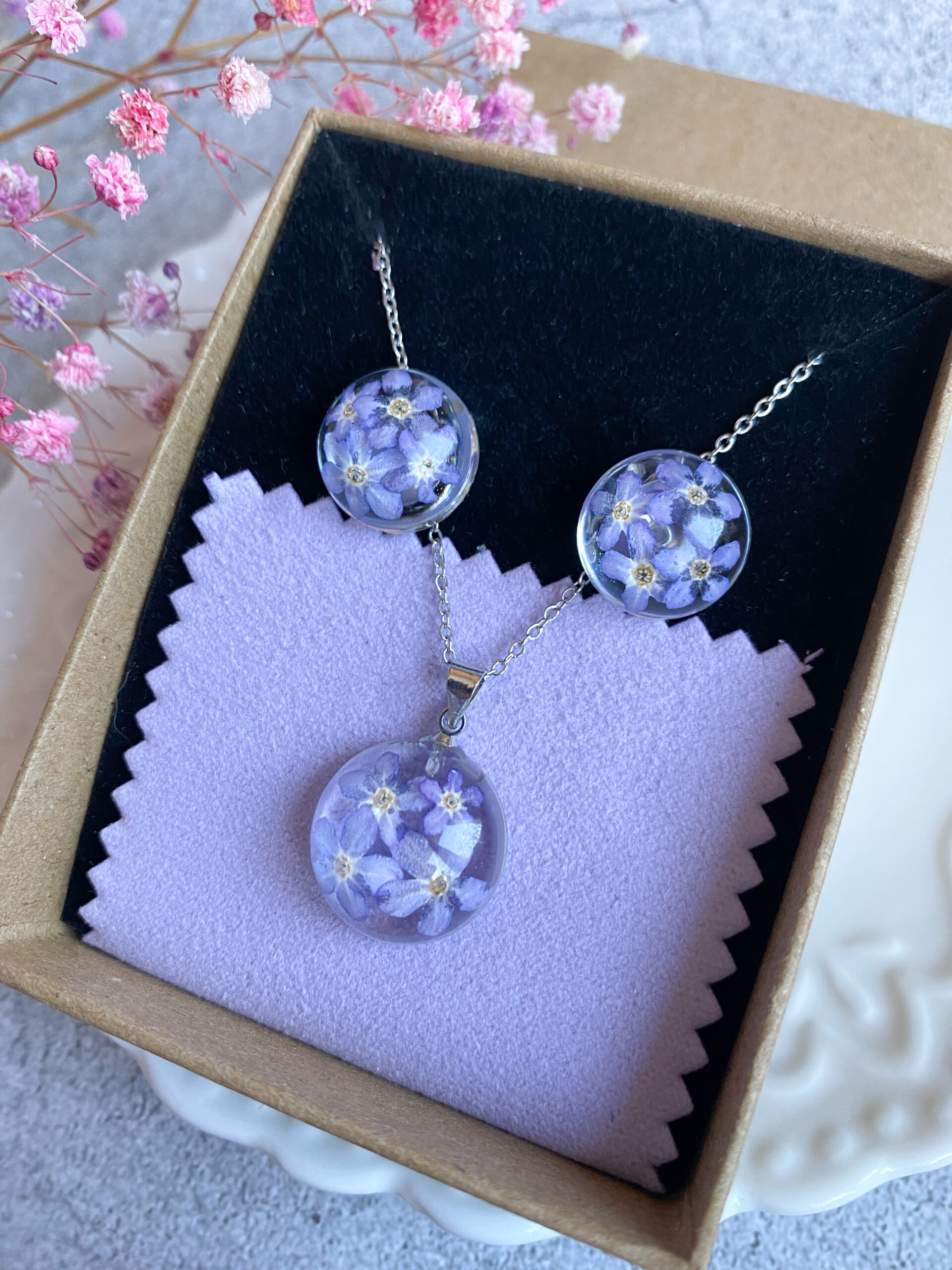 Zestaw z niezapominajkami zawieszka i kolczyki - obrazek 3
