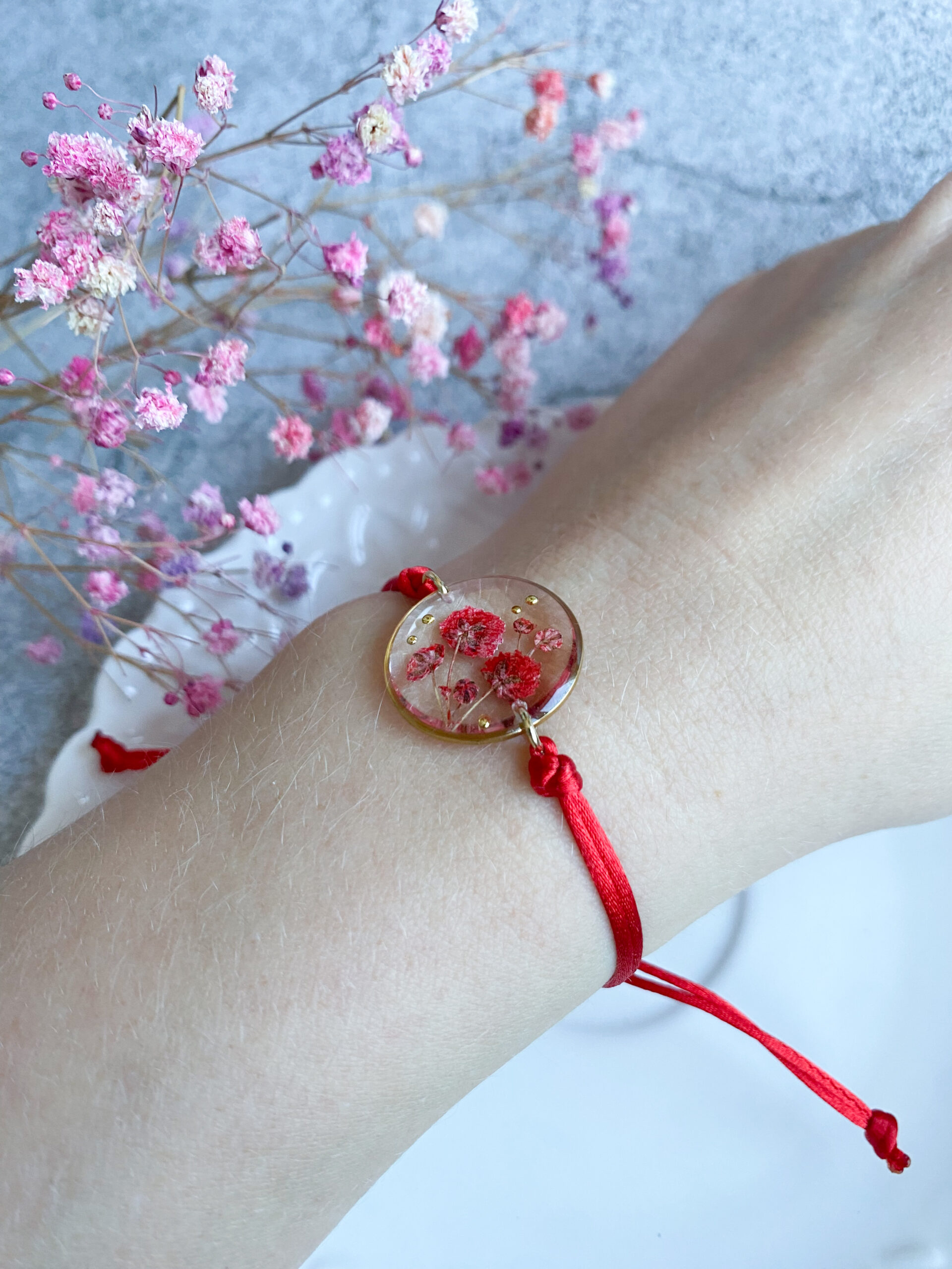 Bransoletka z czerwoną gipsówką - obrazek 4