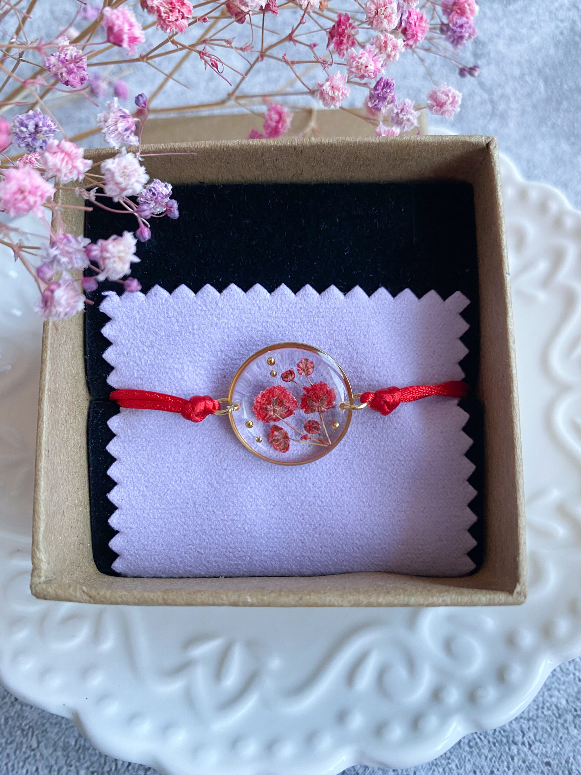 Bransoletka z czerwoną gipsówką - obrazek 3