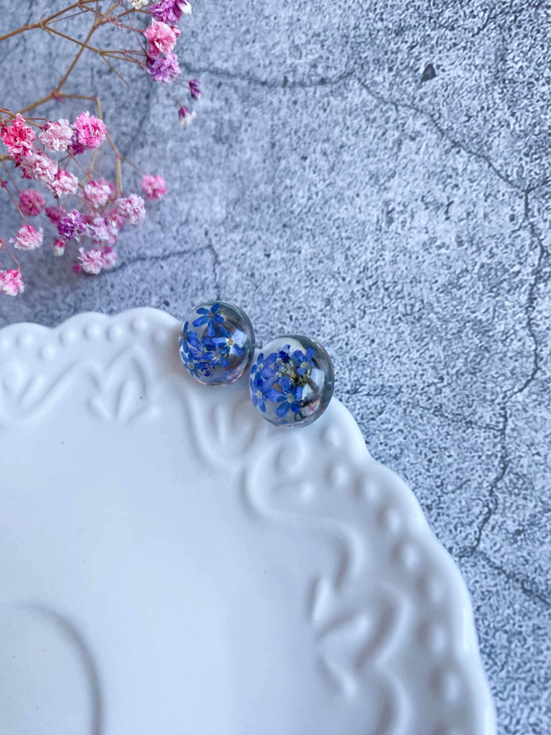 Kolczyki wkrętki z niezapominajkami