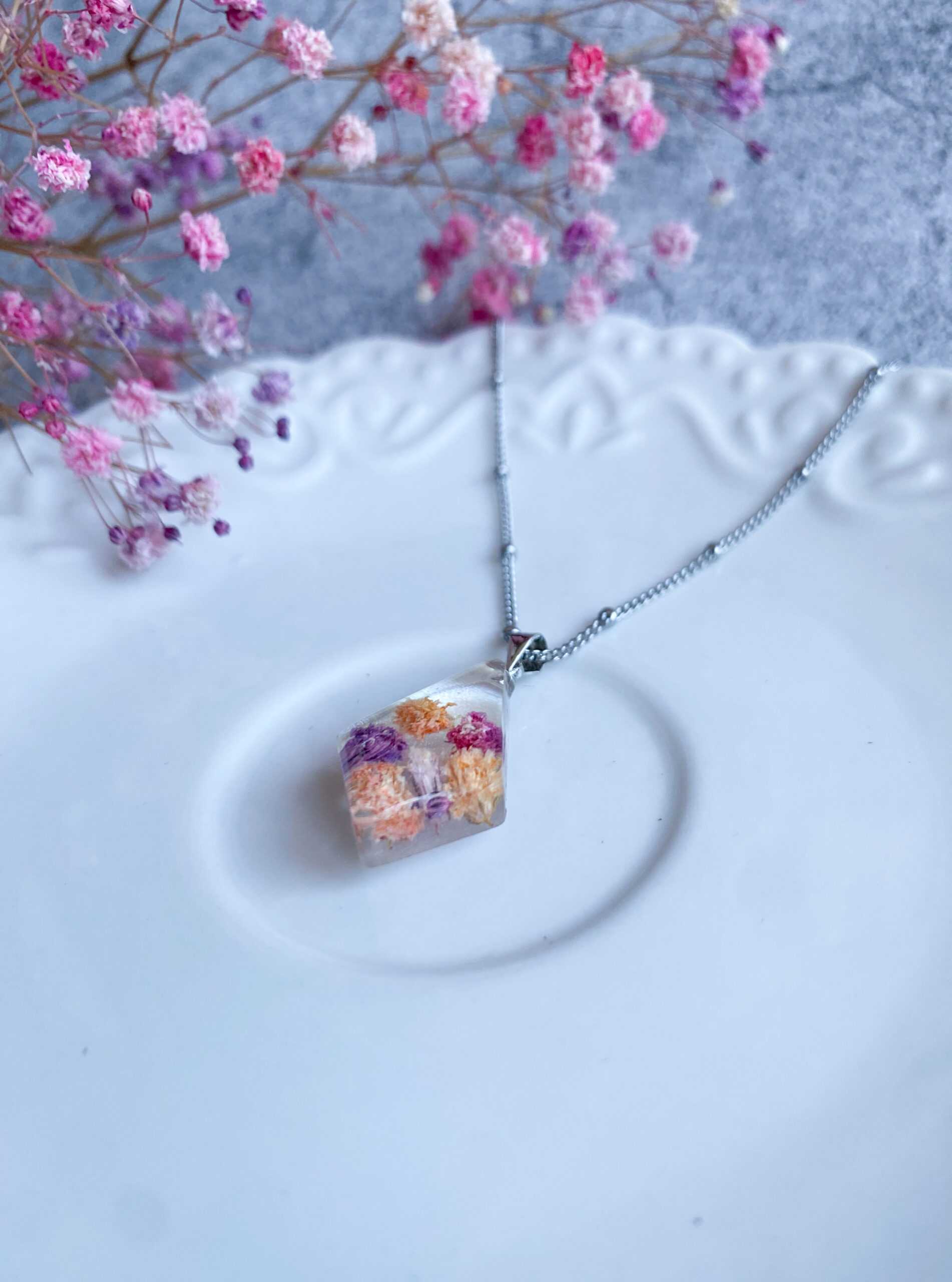 Zawieszka z kolorową gipsówką - obrazek 2