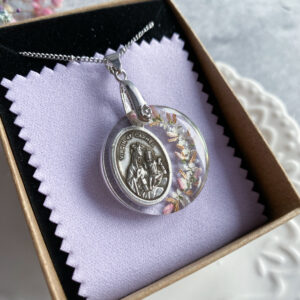 Dwustronna zawieszka z medalikiem Matki Bożej i Panem Jezusem