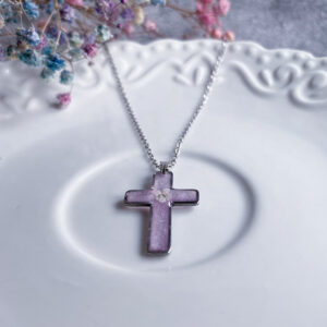 Zawieszka krzyżyk z marchwią na wrzosowym tle II